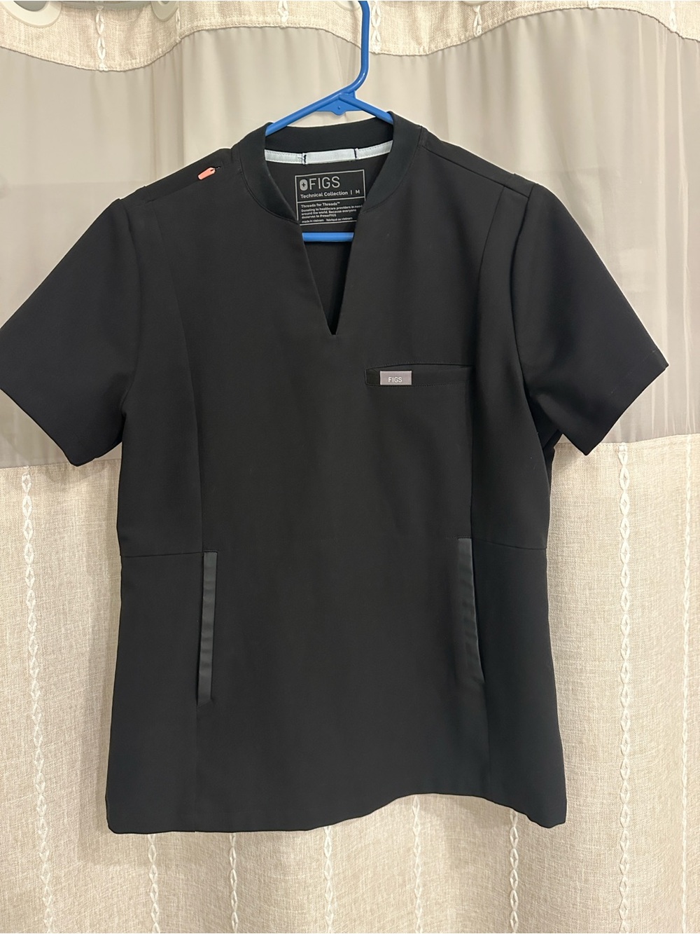 FIGS Slim Odessa Scrub Top, Black, Medium